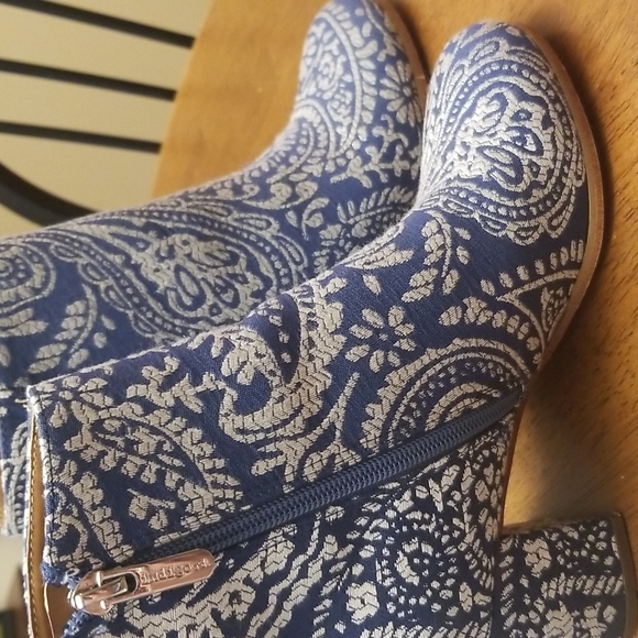 Indigo RD women's and white booties. Size 6.5 - Picture 12 of 12